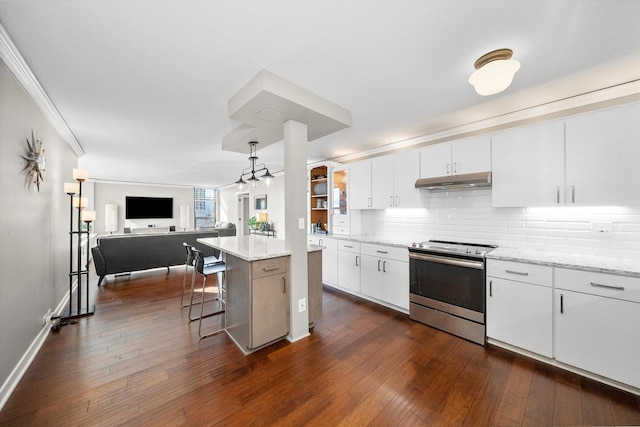 kitchen with stainless steel electric range oven, open floor plan, under cabinet range hood, dark wood-style floors, and crown molding