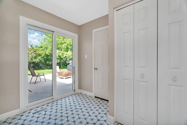 424 Falcon Ridge Way, Bolingbrook, IL 60440 - doorway featuring baseboards and light flooring