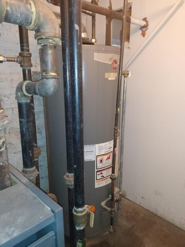 8015 S May St, Chicago, IL 60620 - utility room featuring gas water heater