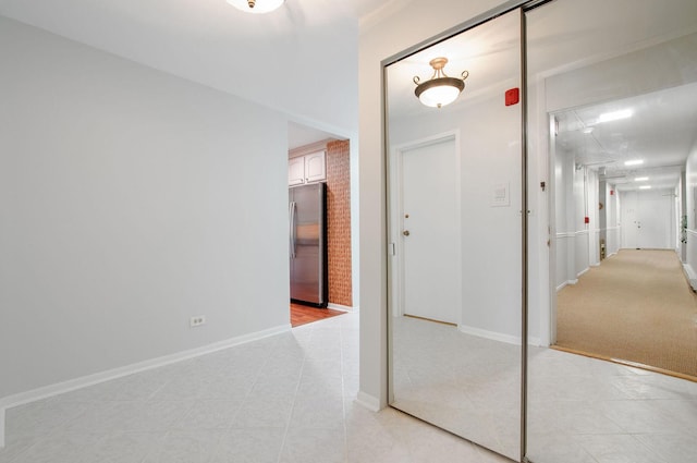 2700 E Bel Aire Dr Unit 304, Arlington Heights, IL 60004 - hallway with baseboards