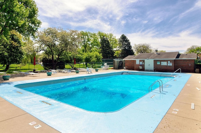 2700 E Bel Aire Dr Unit 304, Arlington Heights, IL 60004 - community pool featuring fence, view of wooded area, and a patio area