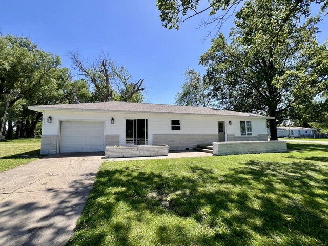 302 N Johnson St, Longview, IL 61852 - photo 2