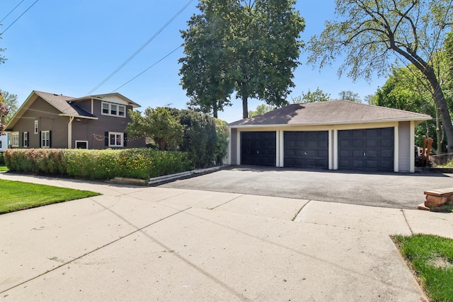 view of detached garage