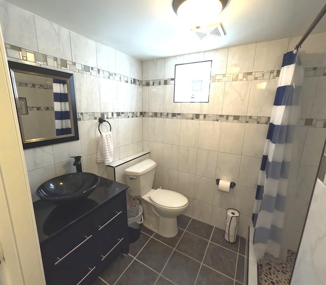 6209 N Nagle Ave, Chicago, IL 60646 - full bath featuring tile walls, tile patterned floors, toilet, a shower with shower curtain, and vanity