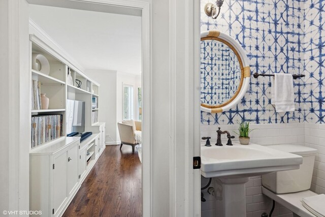2116 Nachtman Ct, Wheaton, IL 60187 - bathroom featuring wood finished floors