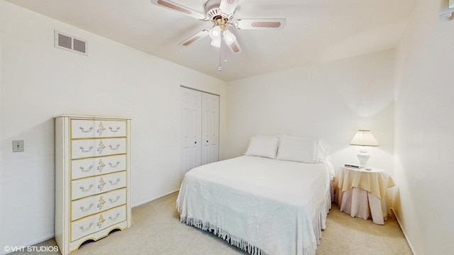 315 Carmelhead Ln, Schaumburg, IL 60193 - bedroom with light colored carpet, a closet, a ceiling fan, and baseboards