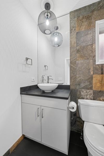 1018 N Honore Ave Unit C, Chicago, IL 60622 - bathroom featuring tile patterned flooring, toilet, and vanity