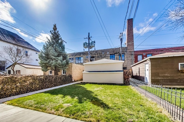 3746 N Hermitage Ave, Chicago, IL 60613 - view of yard with an outbuilding and a shed