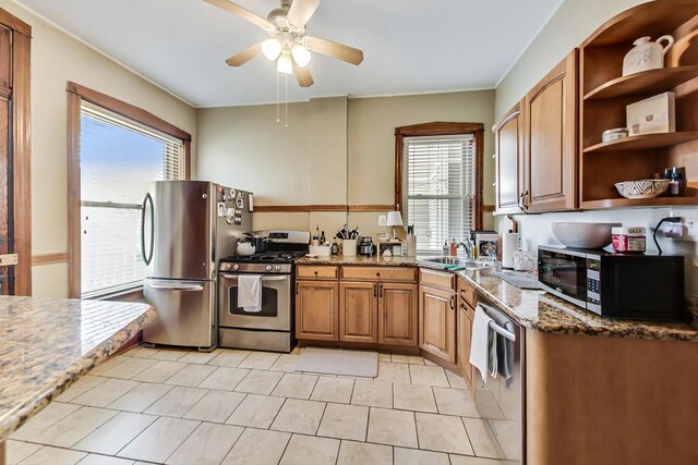 3746 N Hermitage Ave, Chicago, IL 60613 - kitchen with stainless steel appliances, plenty of natural light, a sink, and a ceiling fan