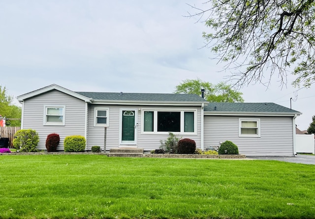8605 Leclaire Ave, Burbank, IL 60459 - single story home featuring roof with shingles
