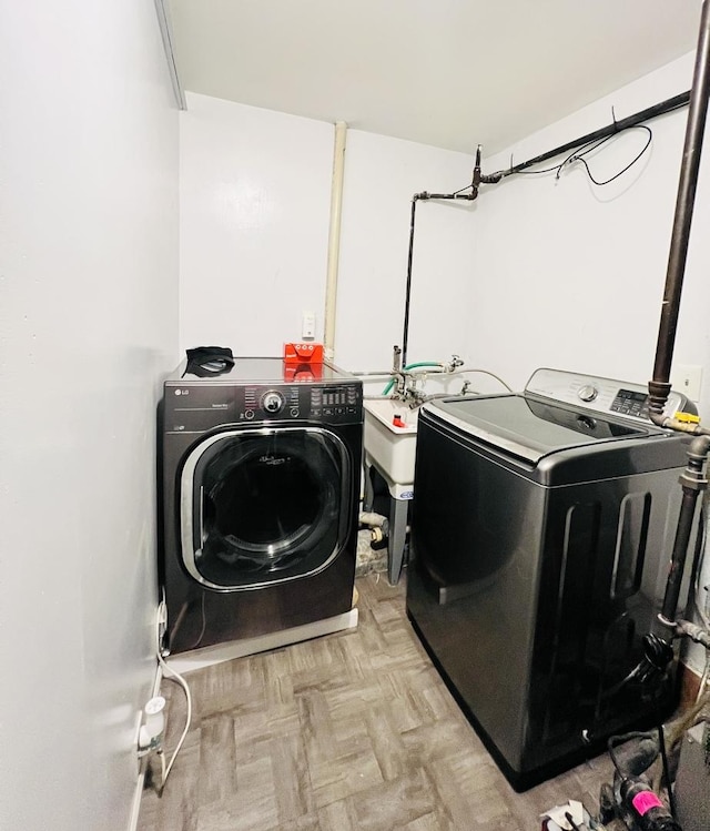 8605 Leclaire Ave, Burbank, IL 60459 - laundry room featuring washer and dryer