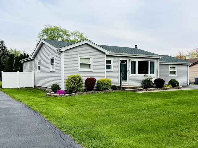 8605 Leclaire Ave, Burbank, IL 60459 - single story home with a shingled roof