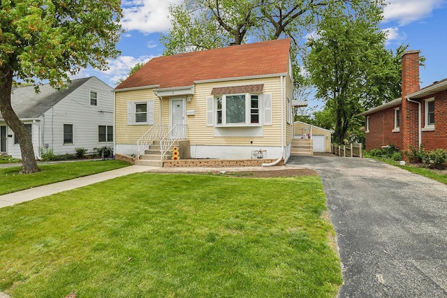 5 Ridge Rd, Lemont, IL 60439 - view of front of home featuring a front yard, an outdoor structure, and a detached garage