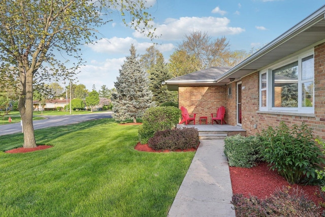 110 W Maude Ave, Arlington Heights, IL 60004 - view of green lawn