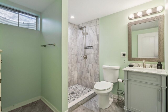 110 W Maude Ave, Arlington Heights, IL 60004 - bathroom featuring tiled shower, toilet, baseboards, and vanity