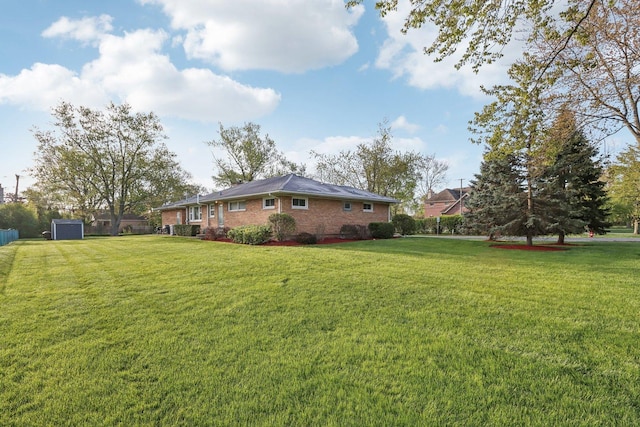 110 W Maude Ave, Arlington Heights, IL 60004 - view of grassy yard featuring a shed
