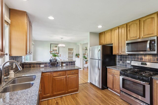 110 W Maude Ave, Arlington Heights, IL 60004 - kitchen with stainless steel appliances, a sink, light wood finished floors, backsplash, and recessed lighting