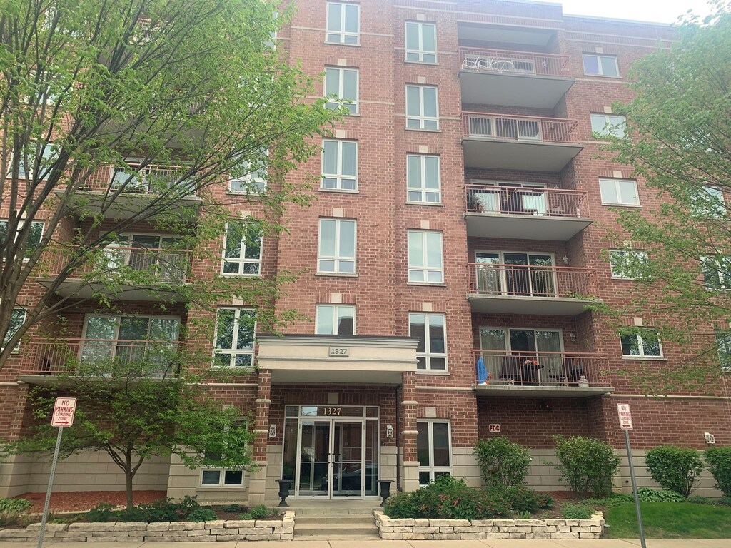 1327 E Washington St Unit 207, Des Plaines, IL 60016 - photo 1