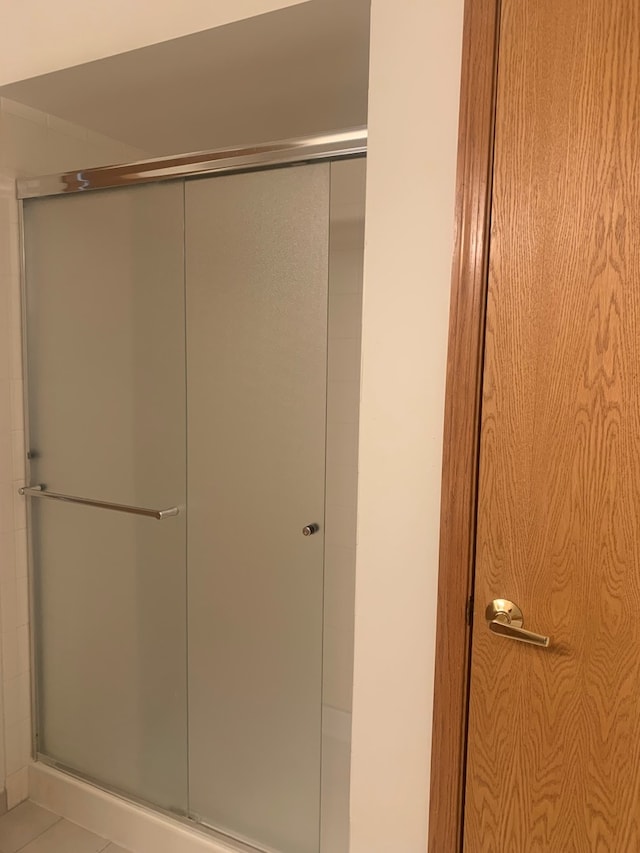 1327 E Washington St Unit 207, Des Plaines, IL 60016 - full bathroom with a shower with shower door