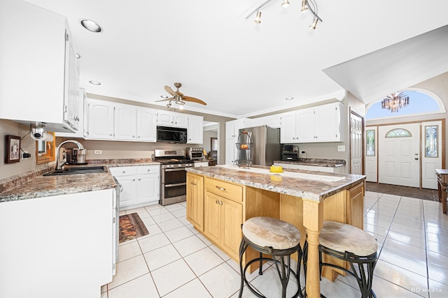 19634 Patricia Ln, Mokena, IL 60448 - kitchen featuring appliances with stainless steel finishes, a sink, light tile patterned floors, a kitchen island, and recessed lighting