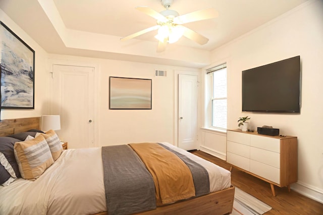 6048 N Rockwell Ave Unit 2, Chicago, IL 60659 - bedroom with wood finished floors and ceiling fan