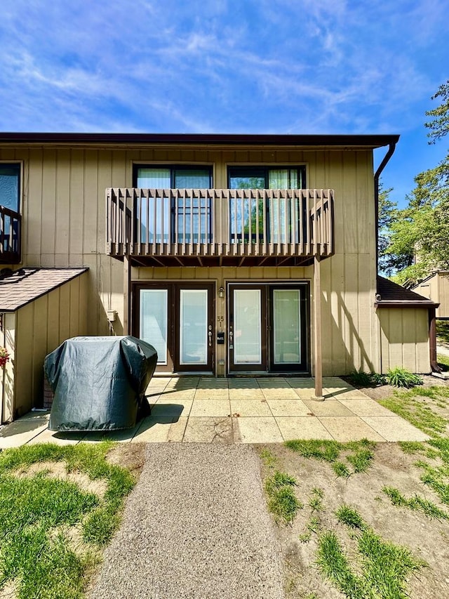 35 Montego Colony Unit 1, Fox Lake, IL 60020 - rear view of property with a patio
