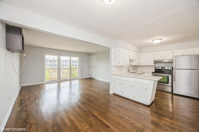 5747 S Kenton Ave Unit 3S, Chicago, IL 60629 - kitchen featuring stainless steel appliances, under cabinet range hood, baseboards, a peninsula, and light countertops