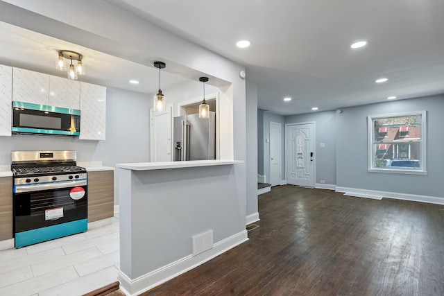 715 E 105th Pl, Chicago, IL 60628 - kitchen featuring stainless steel appliances, light countertops, modern cabinets, baseboards, and recessed lighting