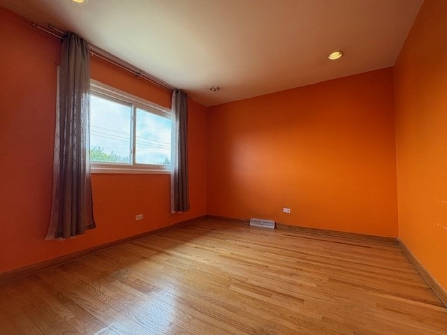 9865 Garden Ct, Schiller Park, IL 60176 - empty room featuring light wood finished floors, recessed lighting, and baseboards
