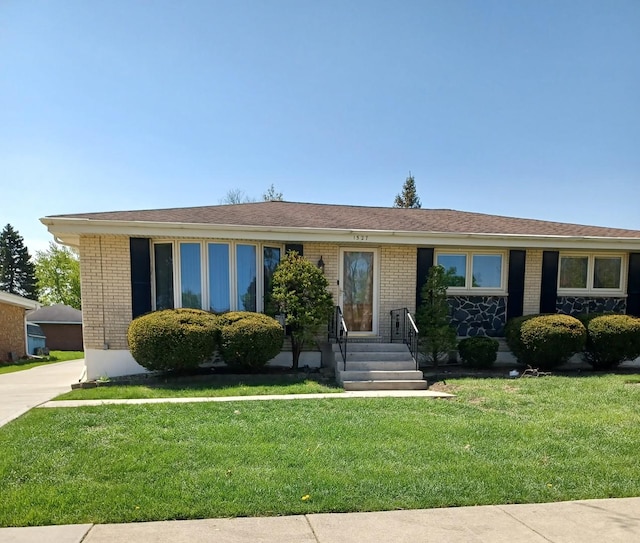 1527 W Amelia Ln, Addison, IL 60101 - single story home with brick siding and a front yard