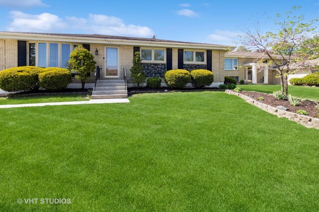 1527 W Amelia Ln, Addison, IL 60101 - view of front of property featuring a front yard and brick siding