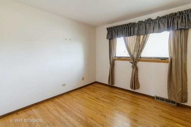 1527 W Amelia Ln, Addison, IL 60101 - empty room with light wood-type flooring and baseboards