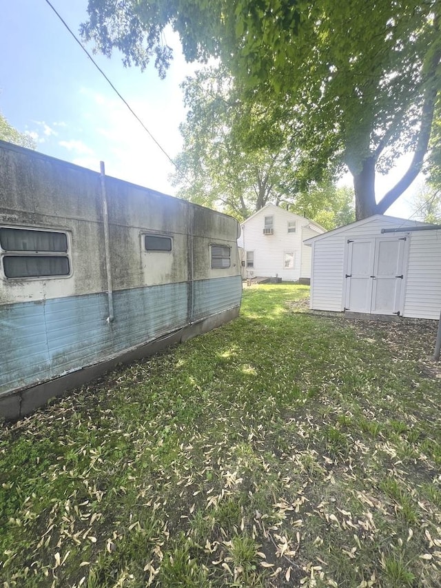 416 W Washington St, Morris, IL 60450 - view of grassy yard with a storage shed and an outbuilding