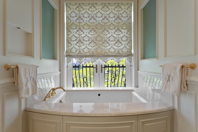 65 E Goethe St Unit 4N, Chicago, IL 60610 - bathroom featuring a bathtub