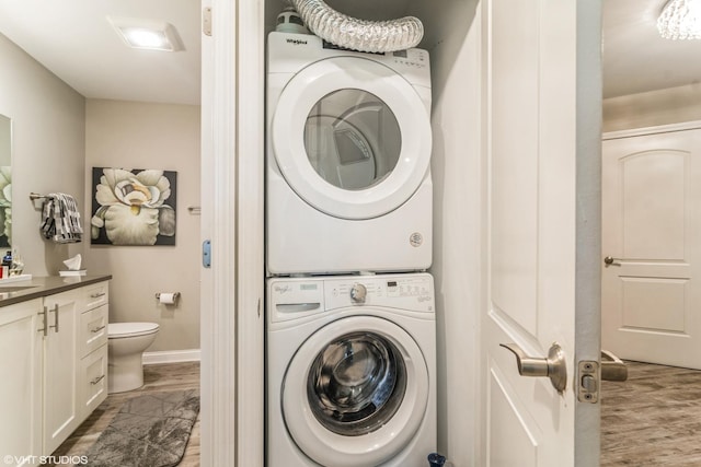 100 Lake Blvd Unit 646, Buffalo Grove, IL 60089 - laundry area featuring stacked washer / drying machine and baseboards