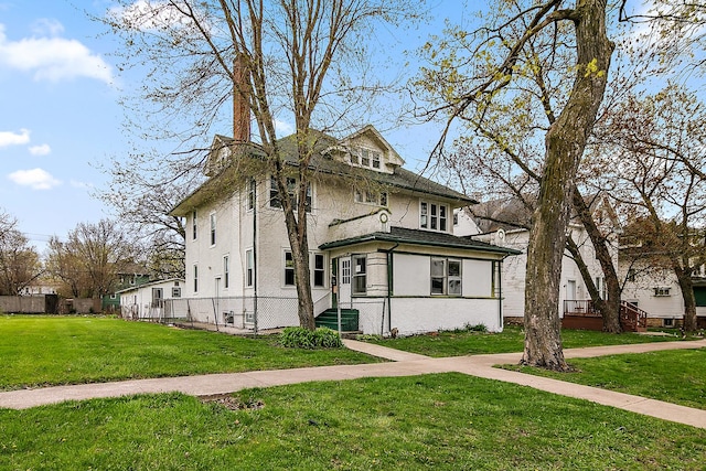 152 S Greenwood Ave, Kankakee, IL 60901 - american foursquare style home featuring stucco siding