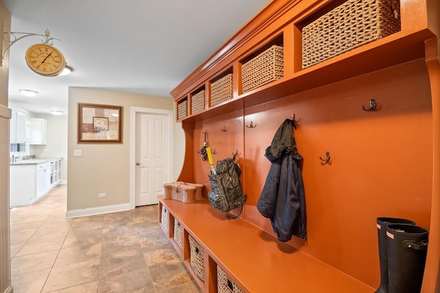 1527 Steeplechase Ct, Green Oaks, IL 60048 - mudroom with baseboards