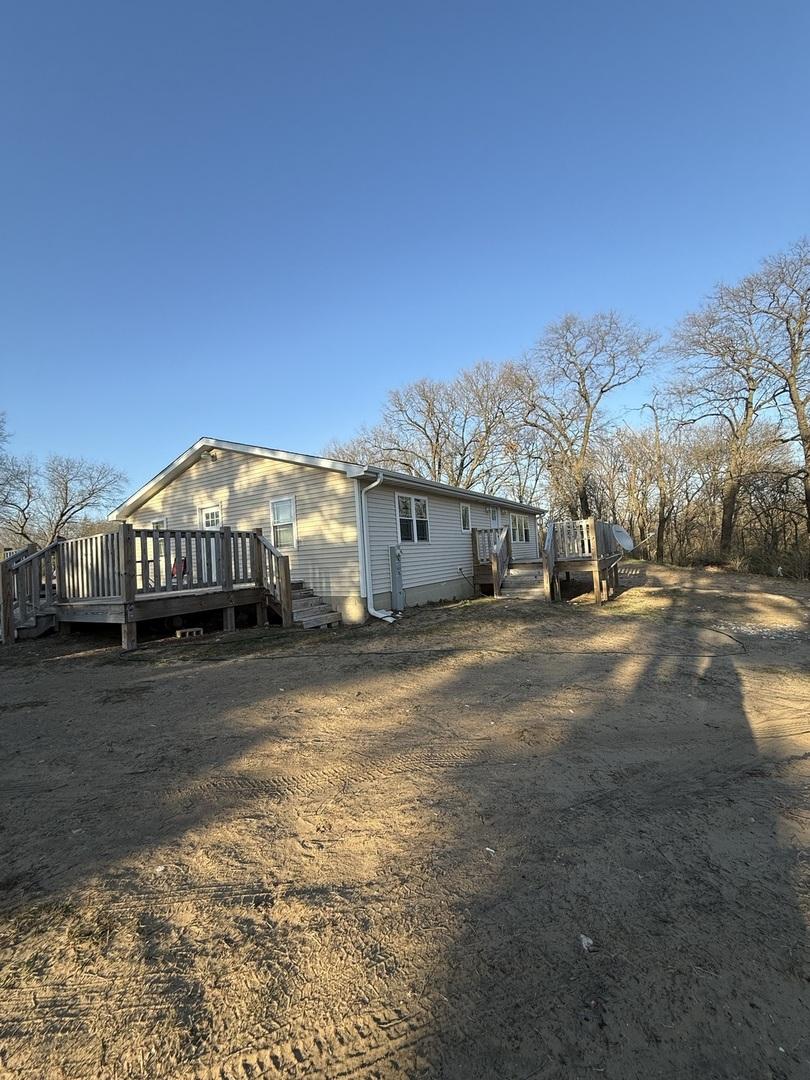 13031 E 6000s Rd, Pembroke Twp, IL 60958 - back of property featuring a deck