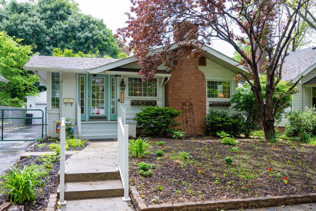 1521 W University Ave, Champaign, IL 61821 - photo 1