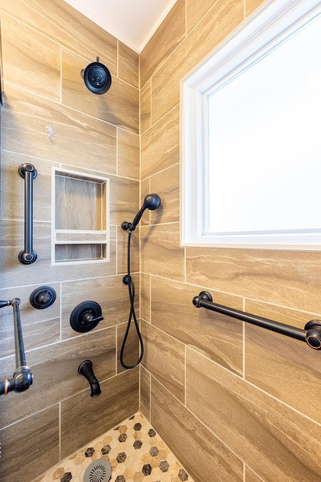 1521 W University Ave, Champaign, IL 61821 - bathroom featuring a tile shower