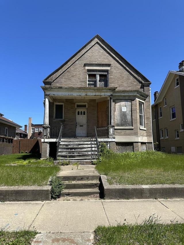 7347 S Paxton Ave, Chicago, IL 60649 - view of front facade featuring a porch and fence