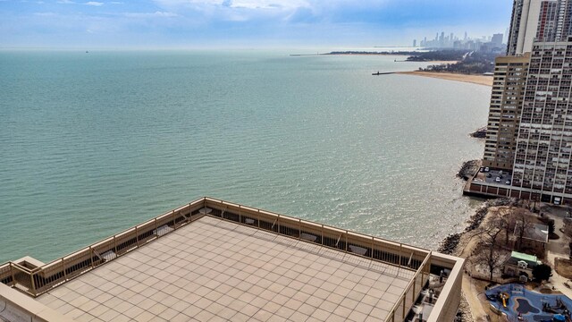 6301 N Sheridan Rd Unit 11D, Chicago, IL 60660 - view of urban area with a large body of water