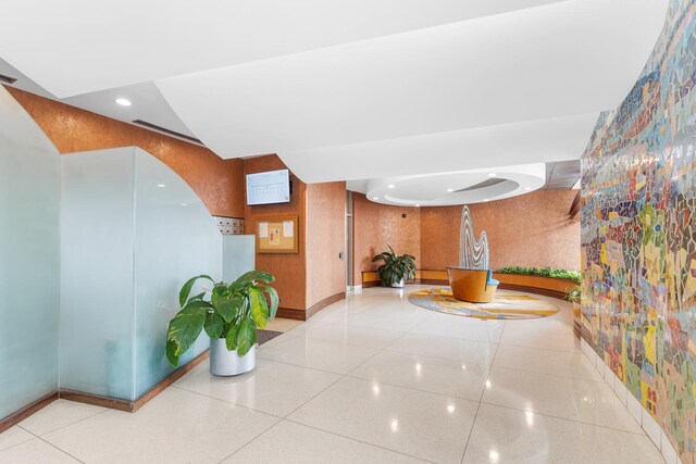 6301 N Sheridan Rd Unit 11D, Chicago, IL 60660 - community lobby with recessed lighting