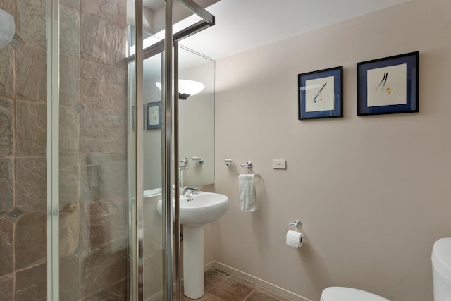 1805 N Paulina St, Chicago, IL 60622 - bathroom with toilet, a stall shower, and baseboards