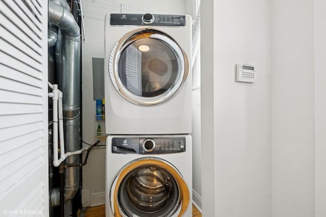 731 W Buckingham Pl Unit 12, Chicago, IL 60657 - clothes washing area featuring stacked washer and clothes dryer and wood finished floors