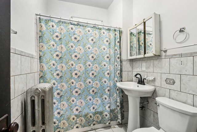 8548 S Manistee Ave, Chicago, IL 60617 - full bath featuring tile walls, radiator, toilet, a shower with curtain, and a sink