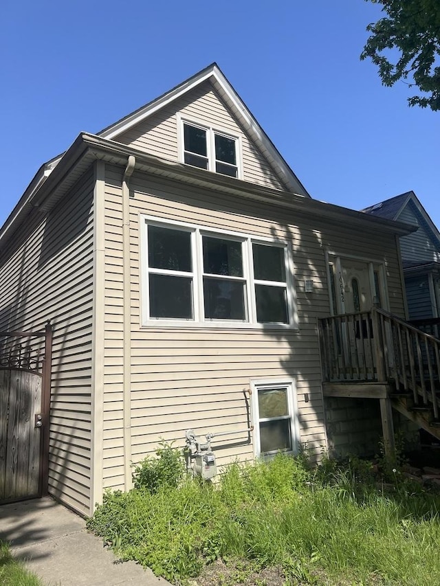 10642 S Calhoun Ave, Chicago, IL 60617 - view of side of home