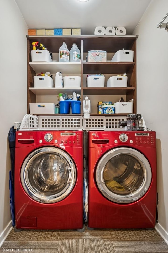 laundry room with washer and clothes dryer and baseboards