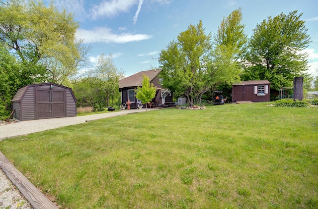 view of front of property with a shed, an outbuilding, and a front lawn