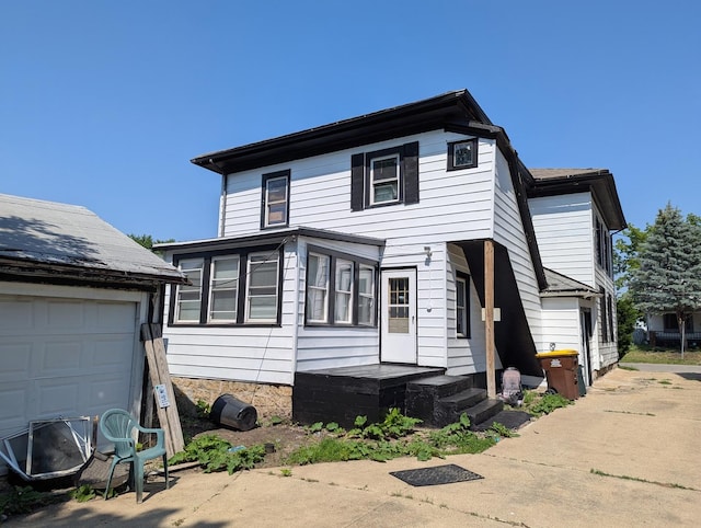 720 S Carroll Ave, Freeport, IL 61032 - view of front of home with a garage